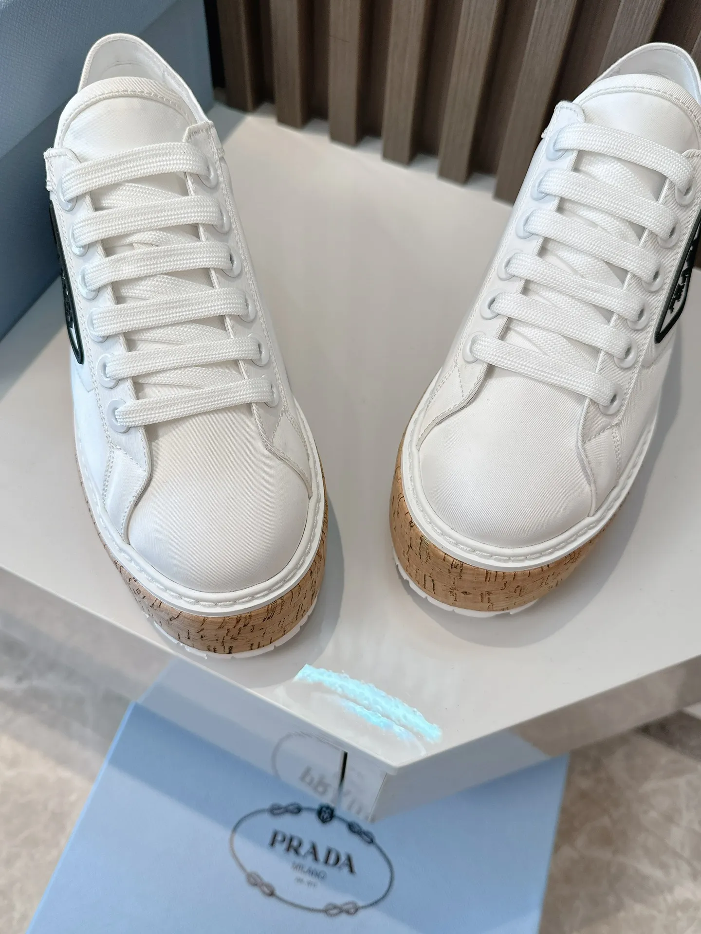 👟👟Ex-factory price 500👟👟 ☑️SNGG ｜Thick-soled high-explosive shoes Super hot Prada Prada 2024 latest spring and summer sawtooth Roman ultra-light thick-soled shoes! Retro, fashionable and avant-garde gear teeth make the whole pair of shoes light, comfortable and brightly colored to satisfy a variety of choices for fashionable people of different styles! The iconic molded injection triangle logo is matched with the shape of the upper foot 🦶🏻It’s super nice, every element is fashionable! - MATERIAL Material - ⇢ Upper: imported silk nylon twill ⇢ Lining: sheepskin lining ⇢ Outsole: TPU wood grain rubber combination outsole ⇢size：#35～40